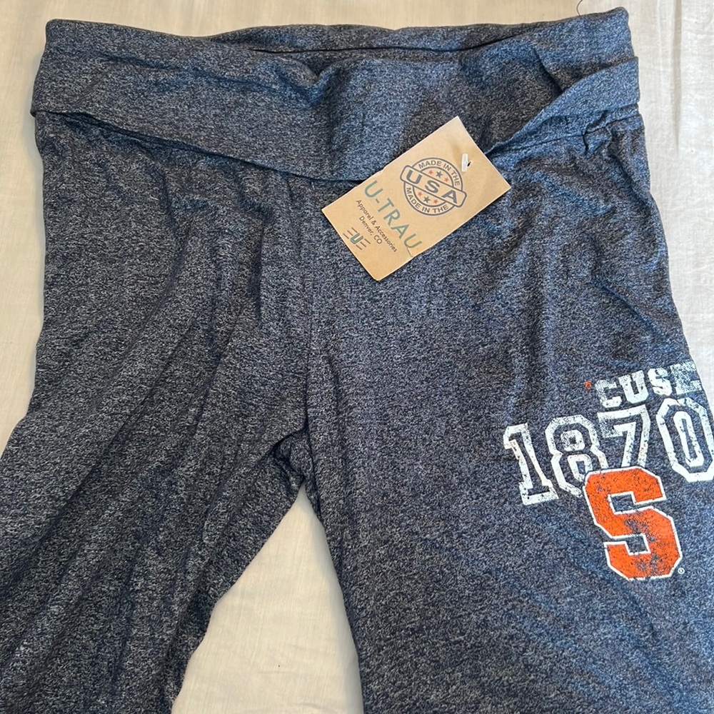 SU yoga pants